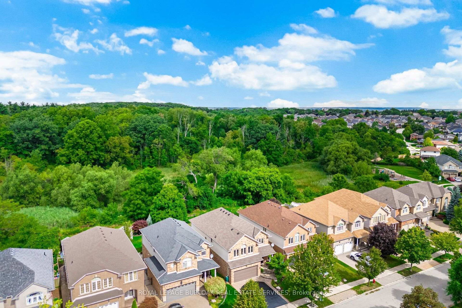 84 Meadowbank Drive • Hamilton, ON photo 2