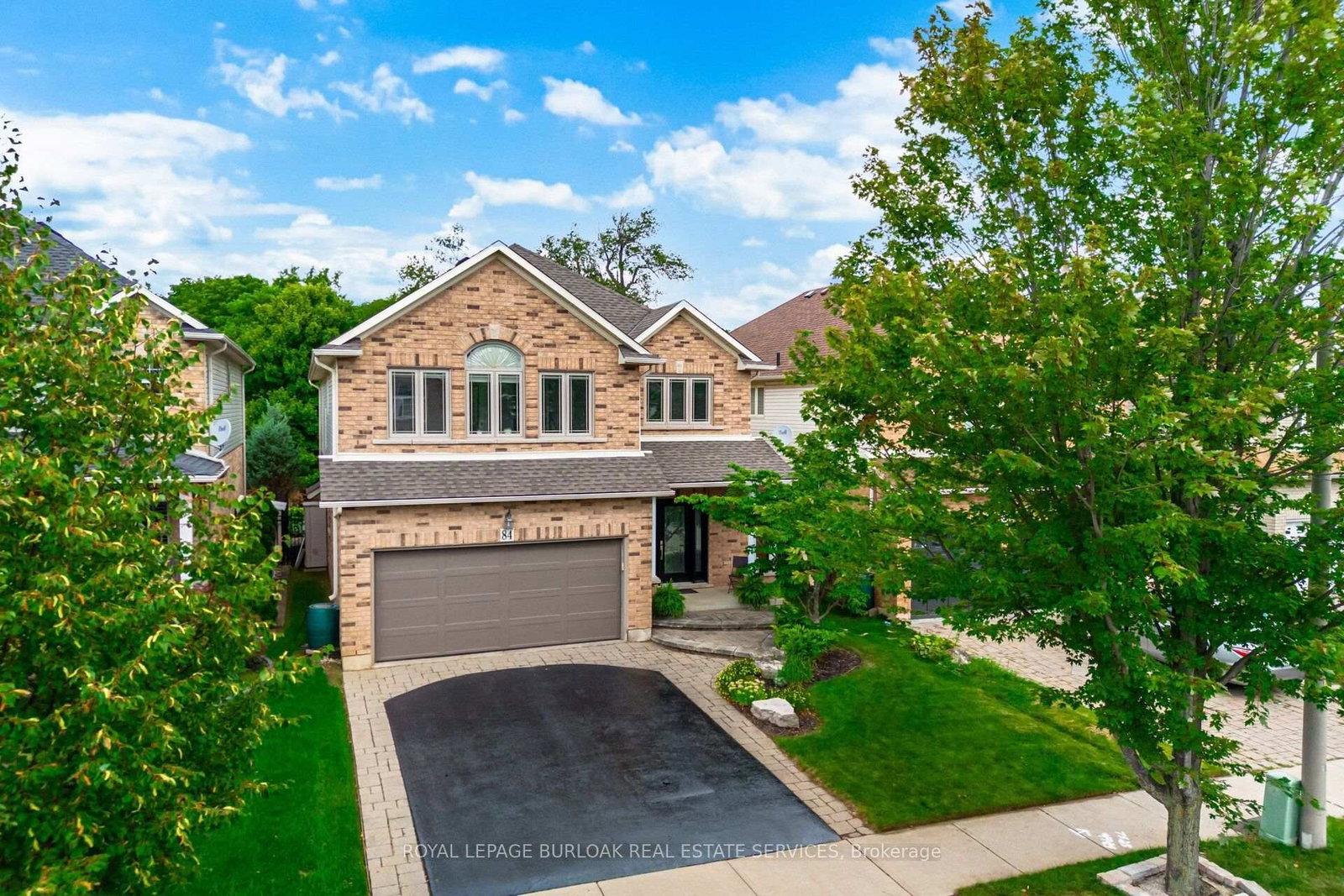 84 Meadowbank Drive • Hamilton, ON photo 3