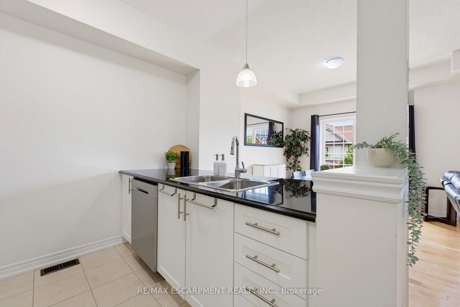 541 Winston Road • #50 • Grimsby, ON photo 5