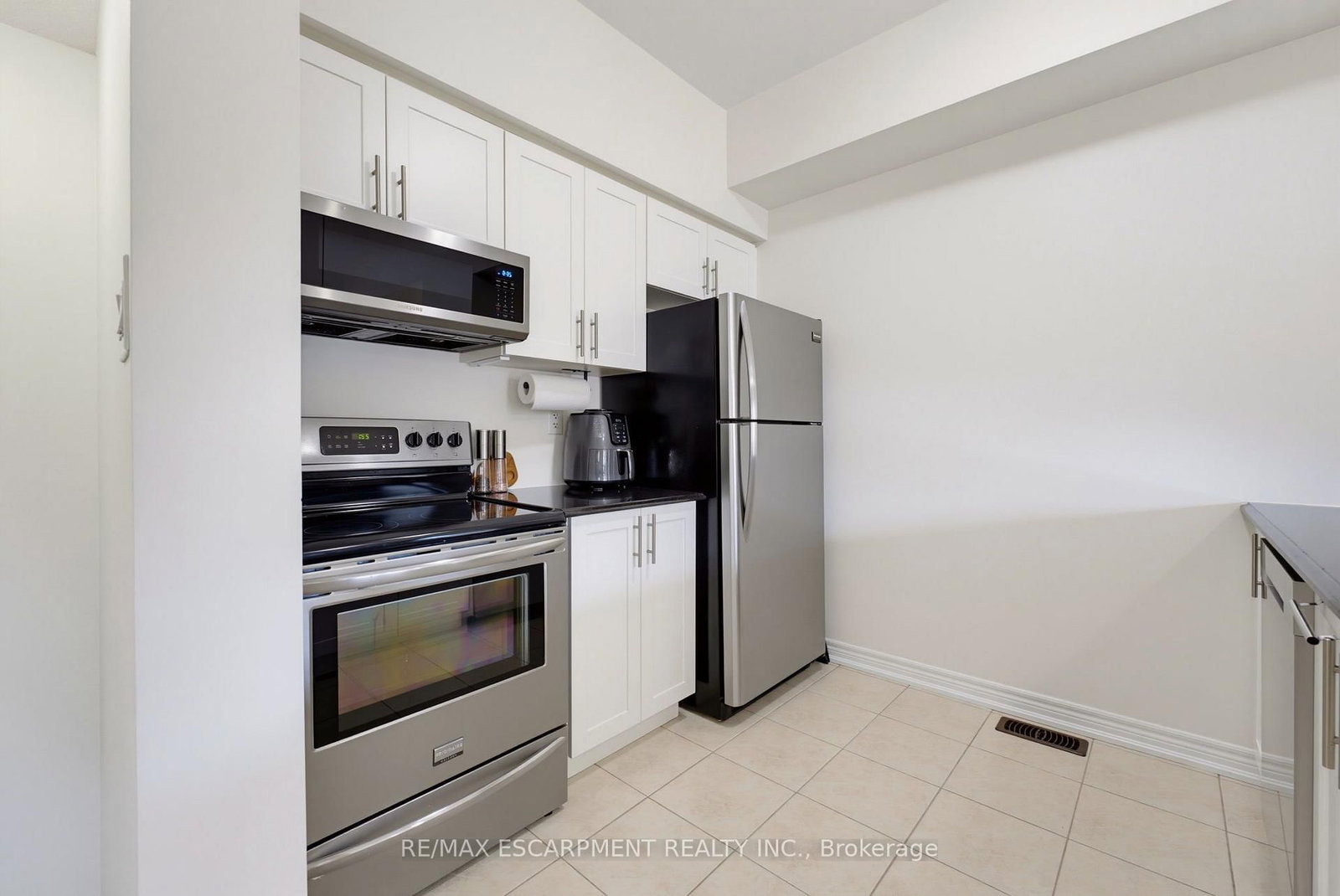 541 Winston Road • #50 • Grimsby, ON photo 6