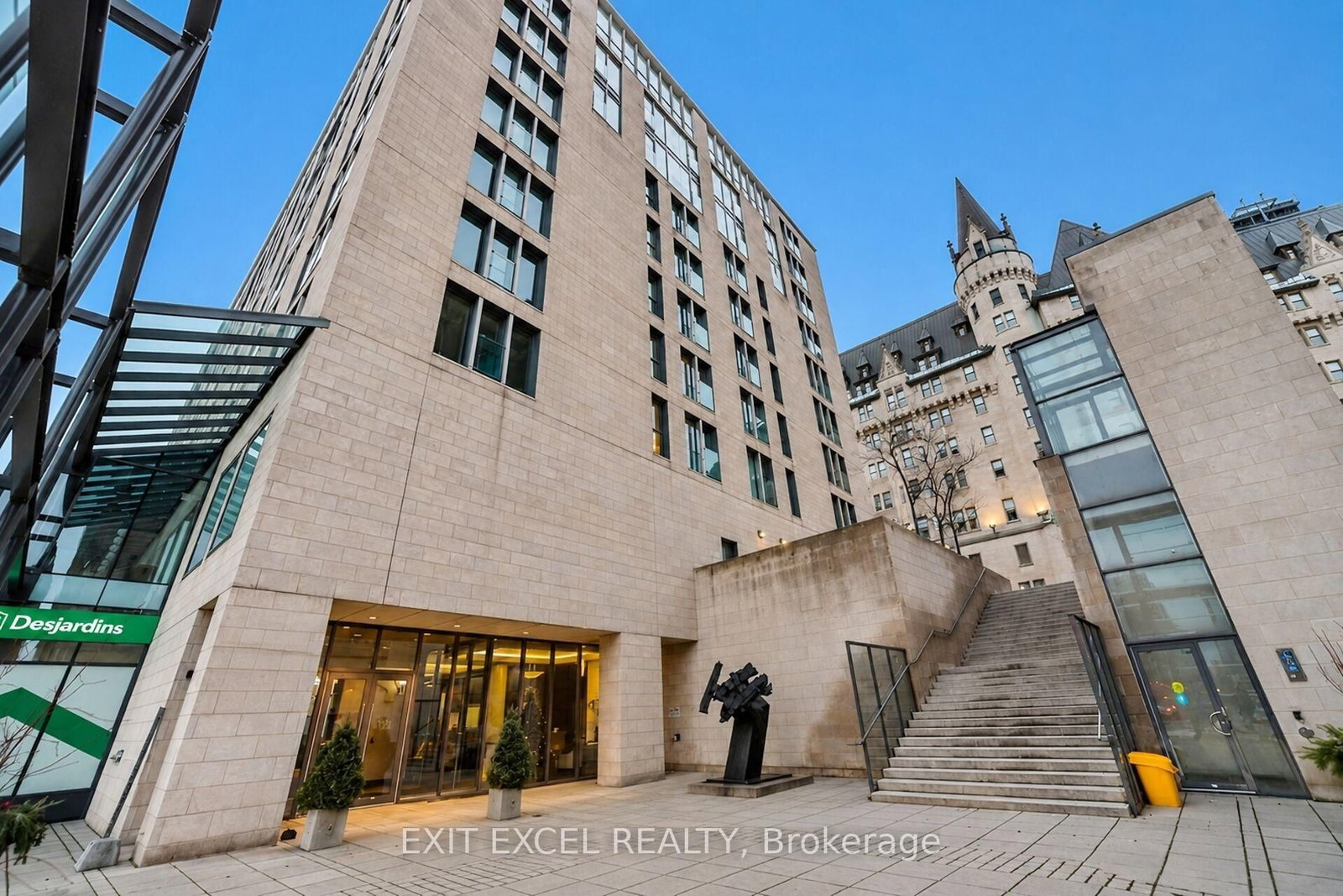 Front view of 309-700 Sussex Drive, Ottawa