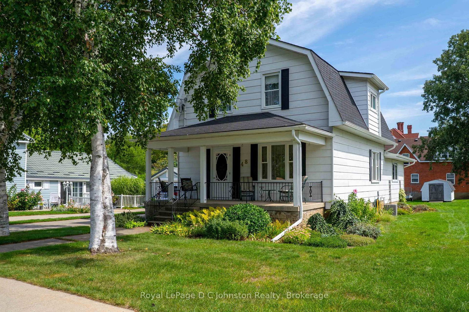48 Grosvenor Street S • Saugeen Shores, ON photo 1