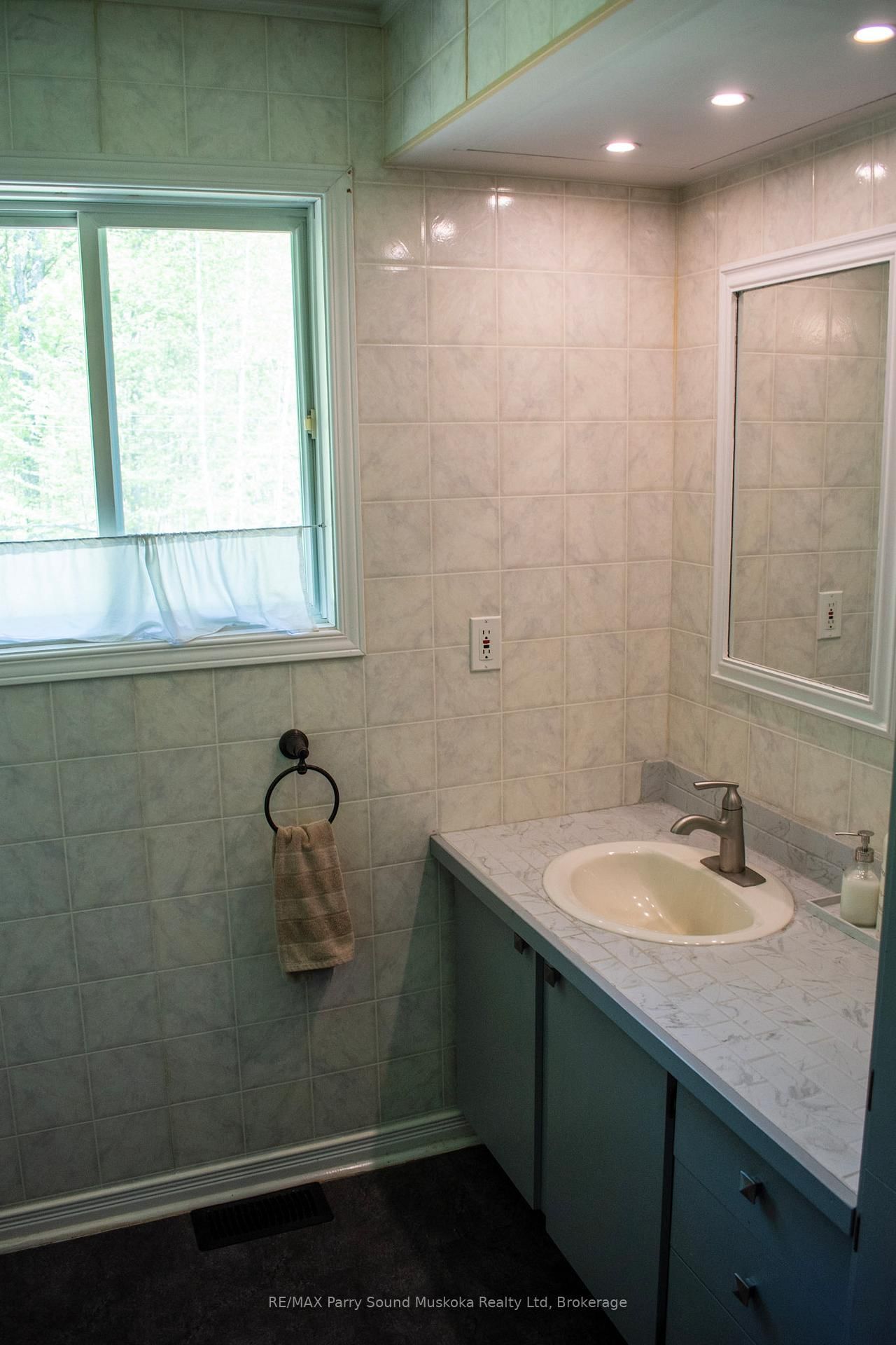 690 Hurdville Road • McKellar, ON photo 15