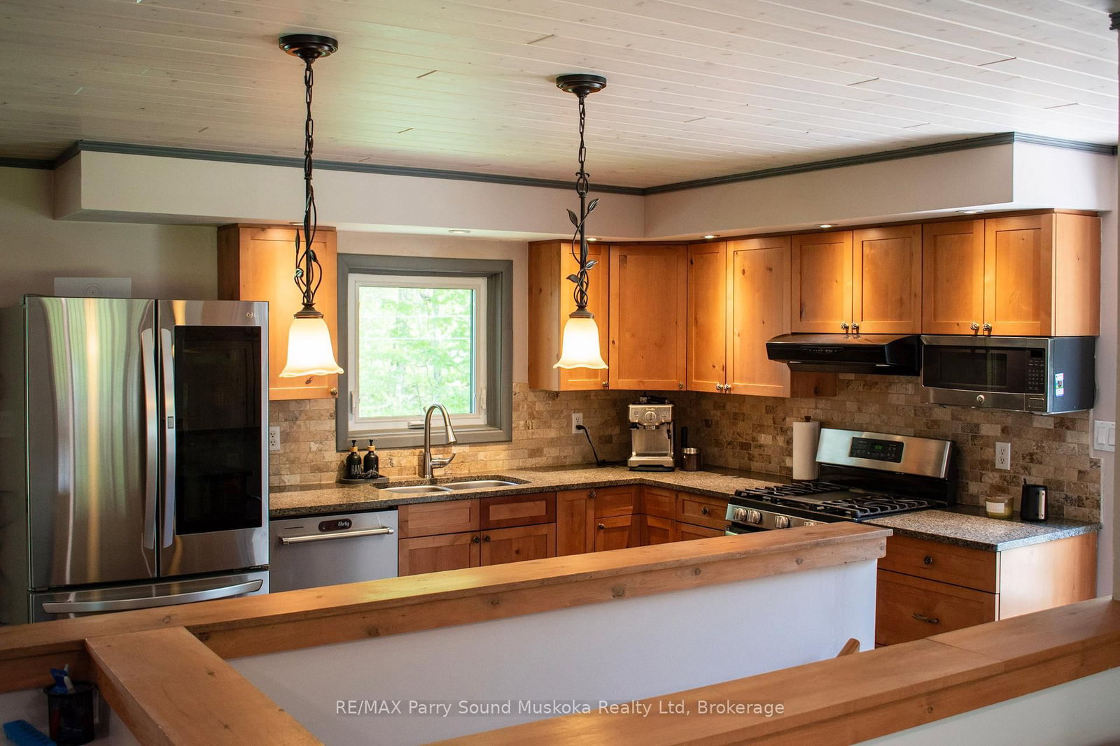 690 Hurdville Road • McKellar, ON photo 6