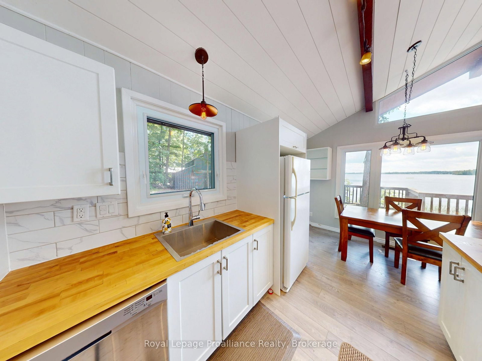 214 Lakeview Lane • Tweed, ON photo 11