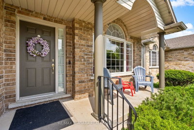 230 Wellbrook Avenue • Welland, ON photo 2