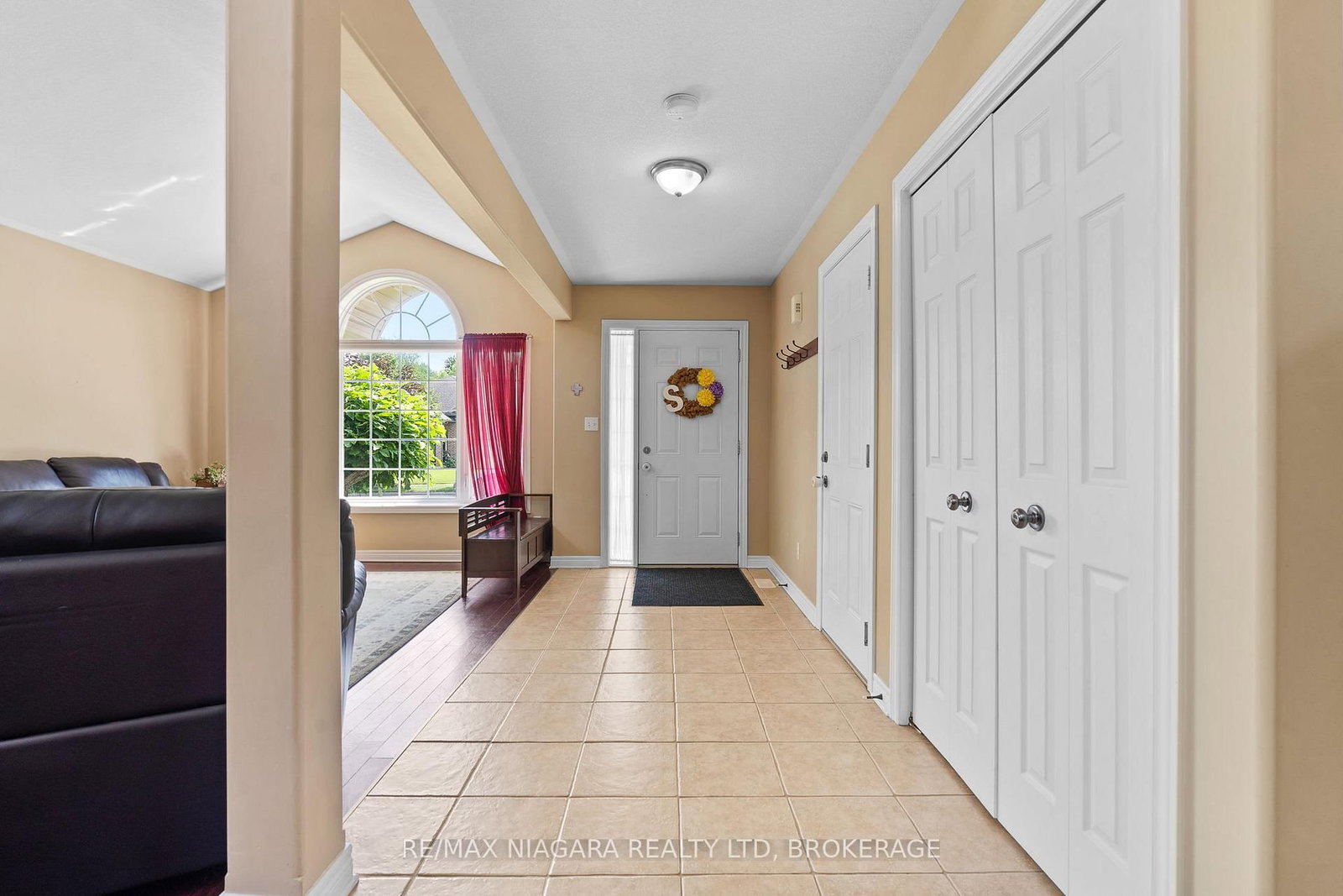230 Wellbrook Avenue • Welland, ON photo 3