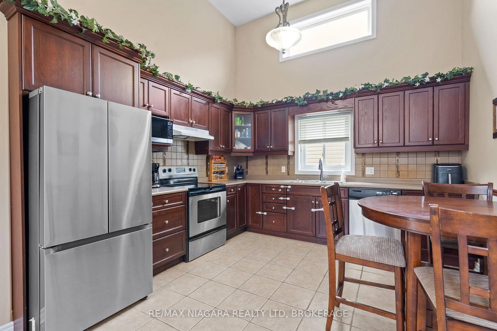 230 Wellbrook Avenue • Welland, ON photo 8