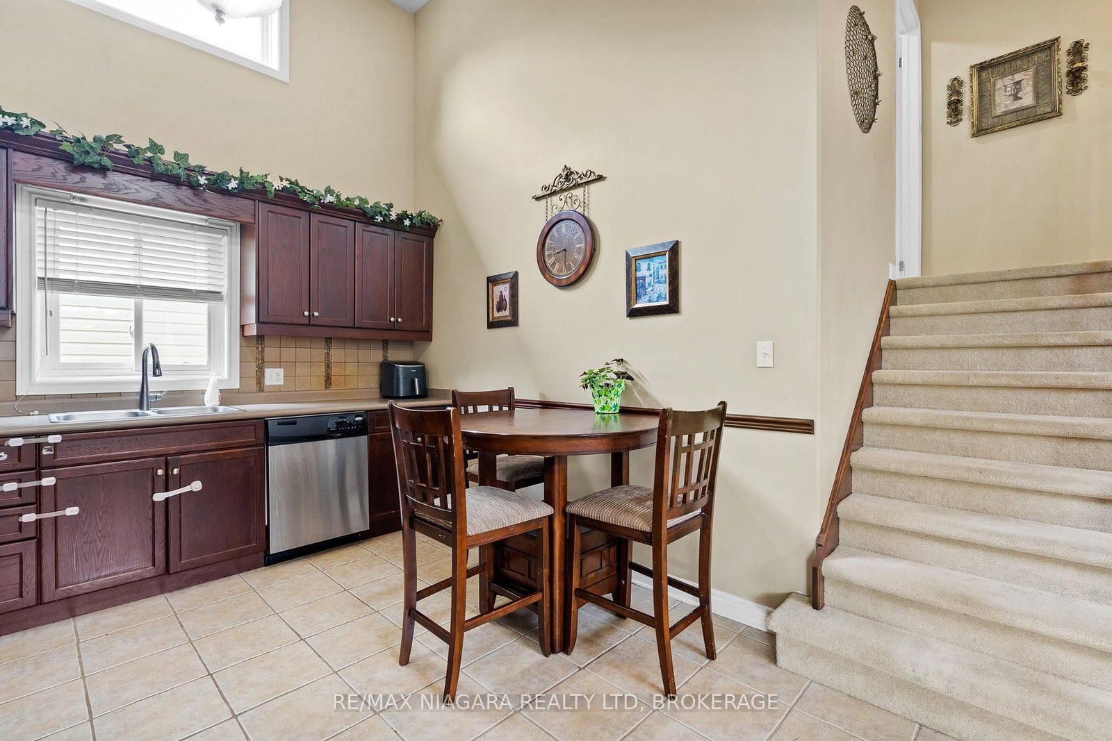 230 Wellbrook Avenue • Welland, ON photo 9