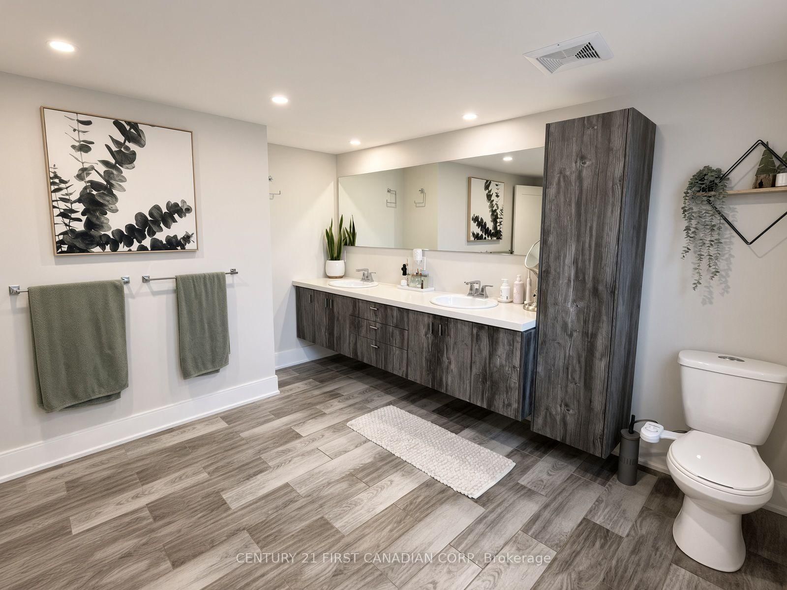4 Elmwood Place • London South, ON photo 11