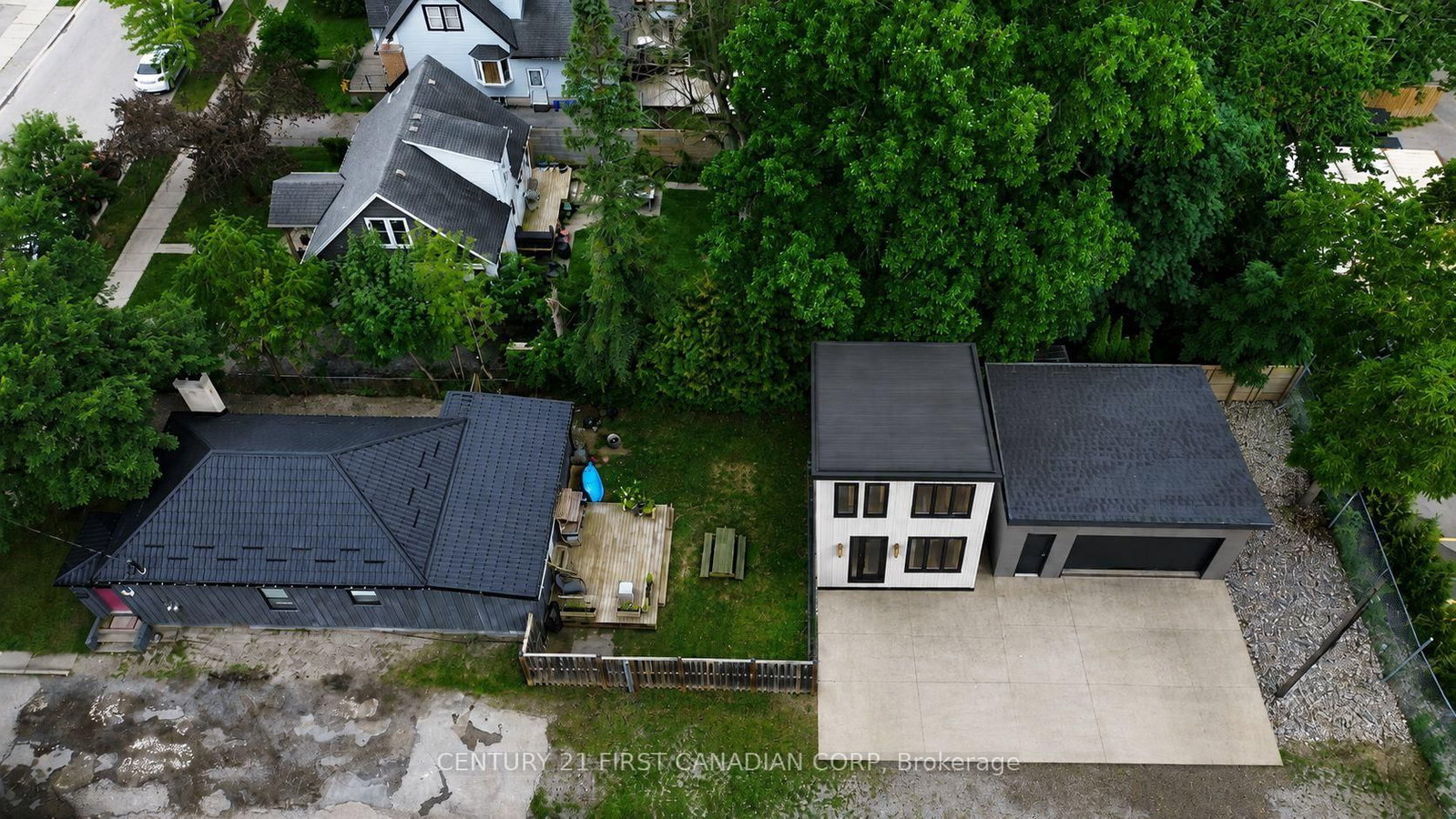 4 Elmwood Place • London South, ON photo 15