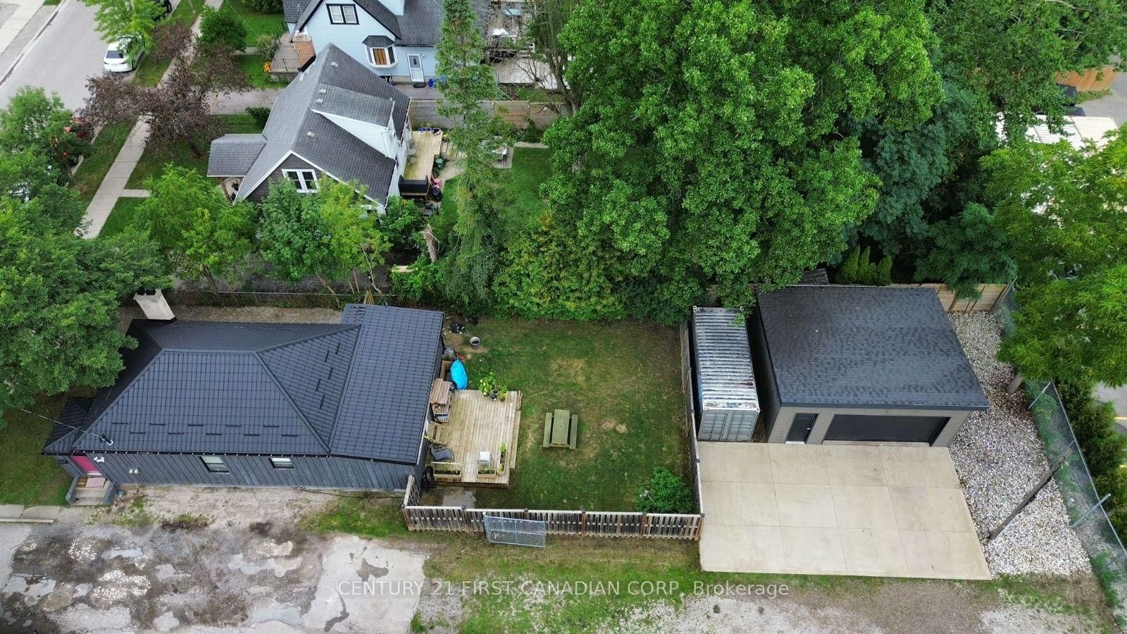 4 Elmwood Place • London South, ON photo 16