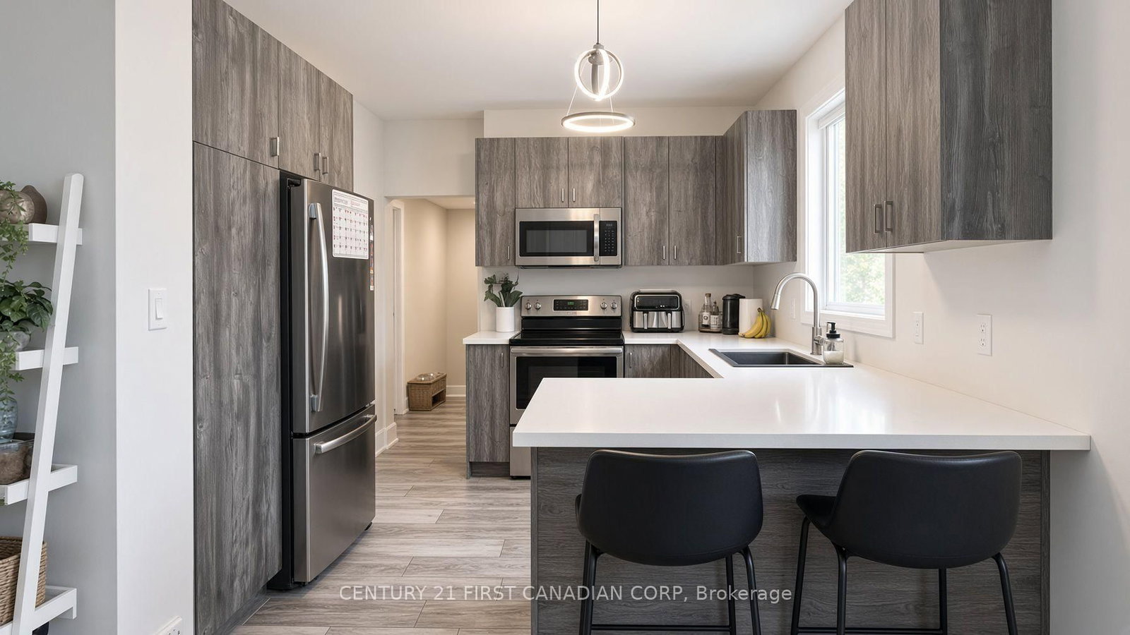 4 Elmwood Place • London South, ON photo 6