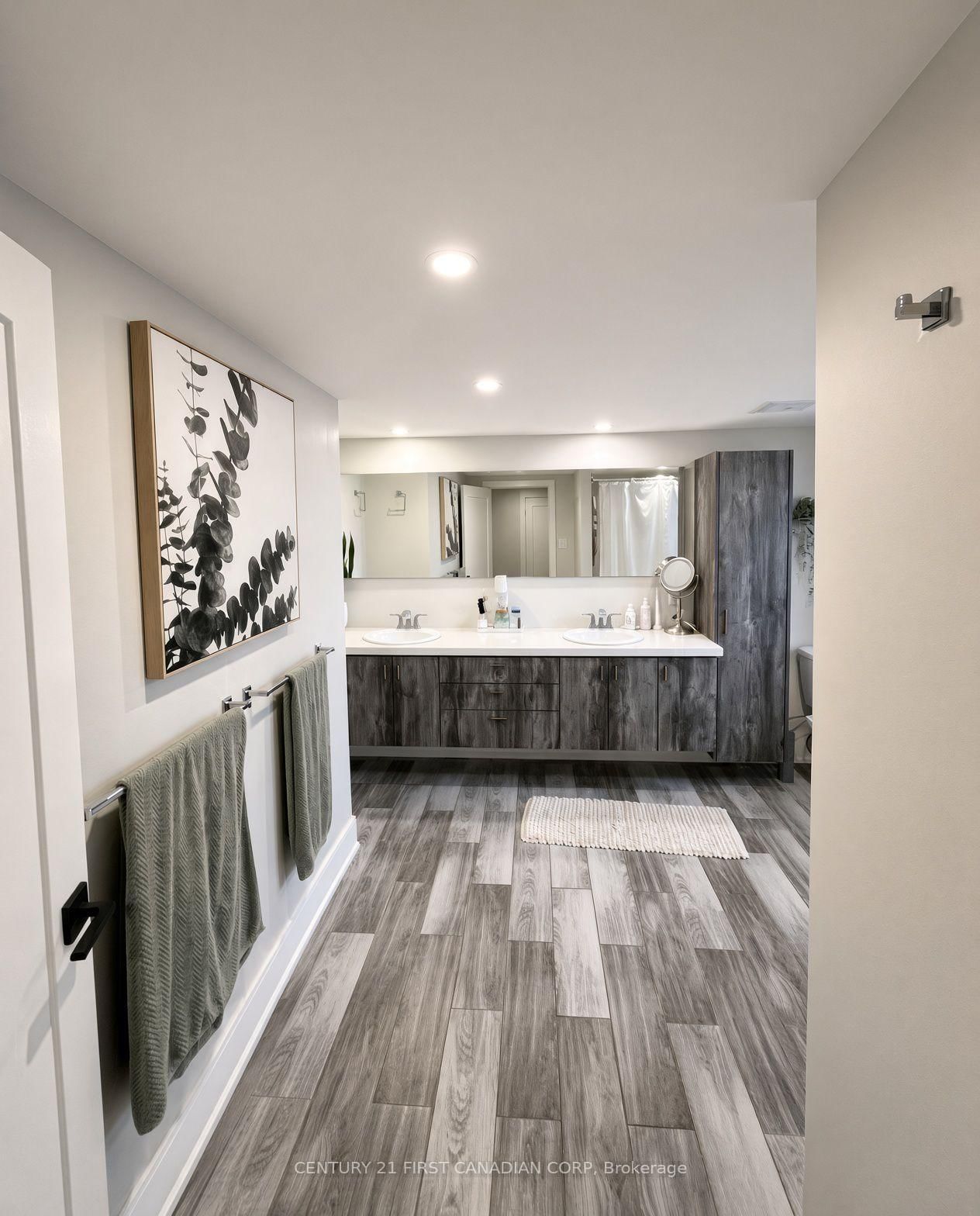 4 Elmwood Place • London South, ON photo 9