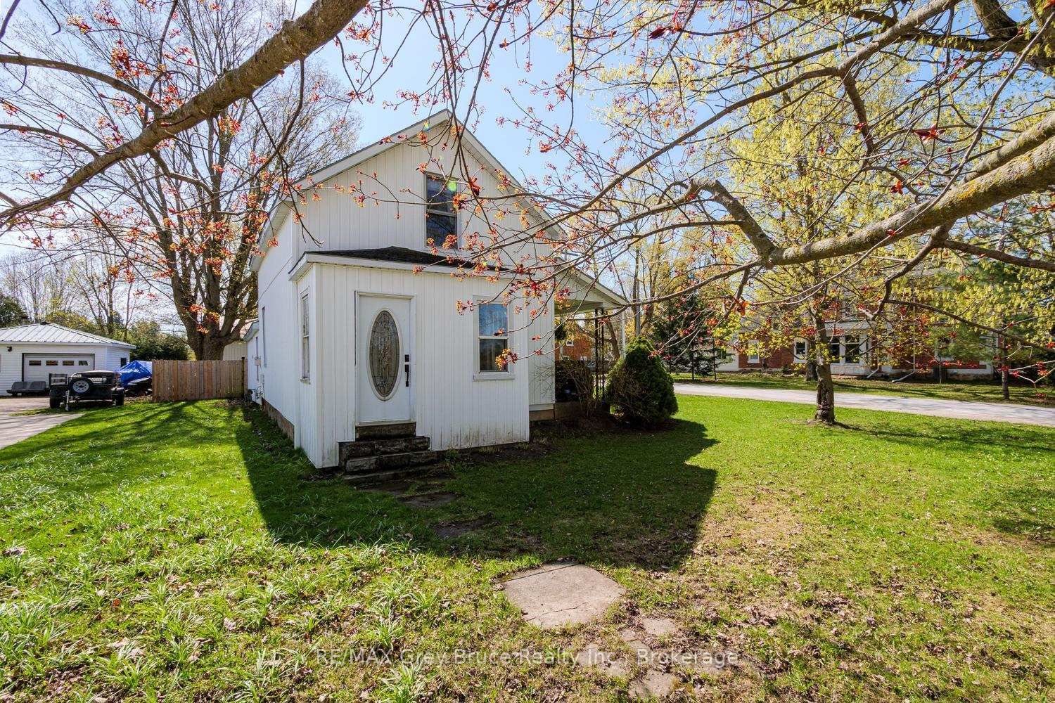 105 Main Street • Arran-Elderslie, ON photo 4