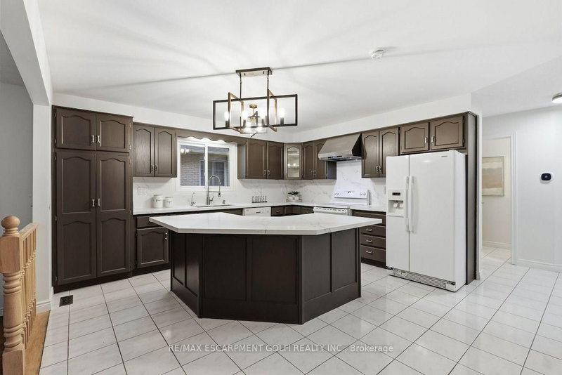 12 Sumner Crescent