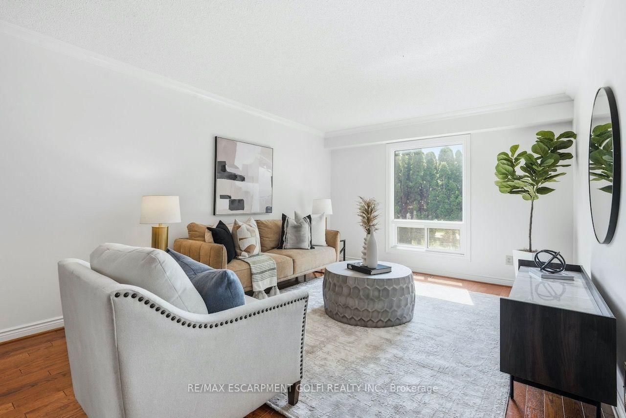 12 Sumner Crescent • Grimsby, ON photo 4