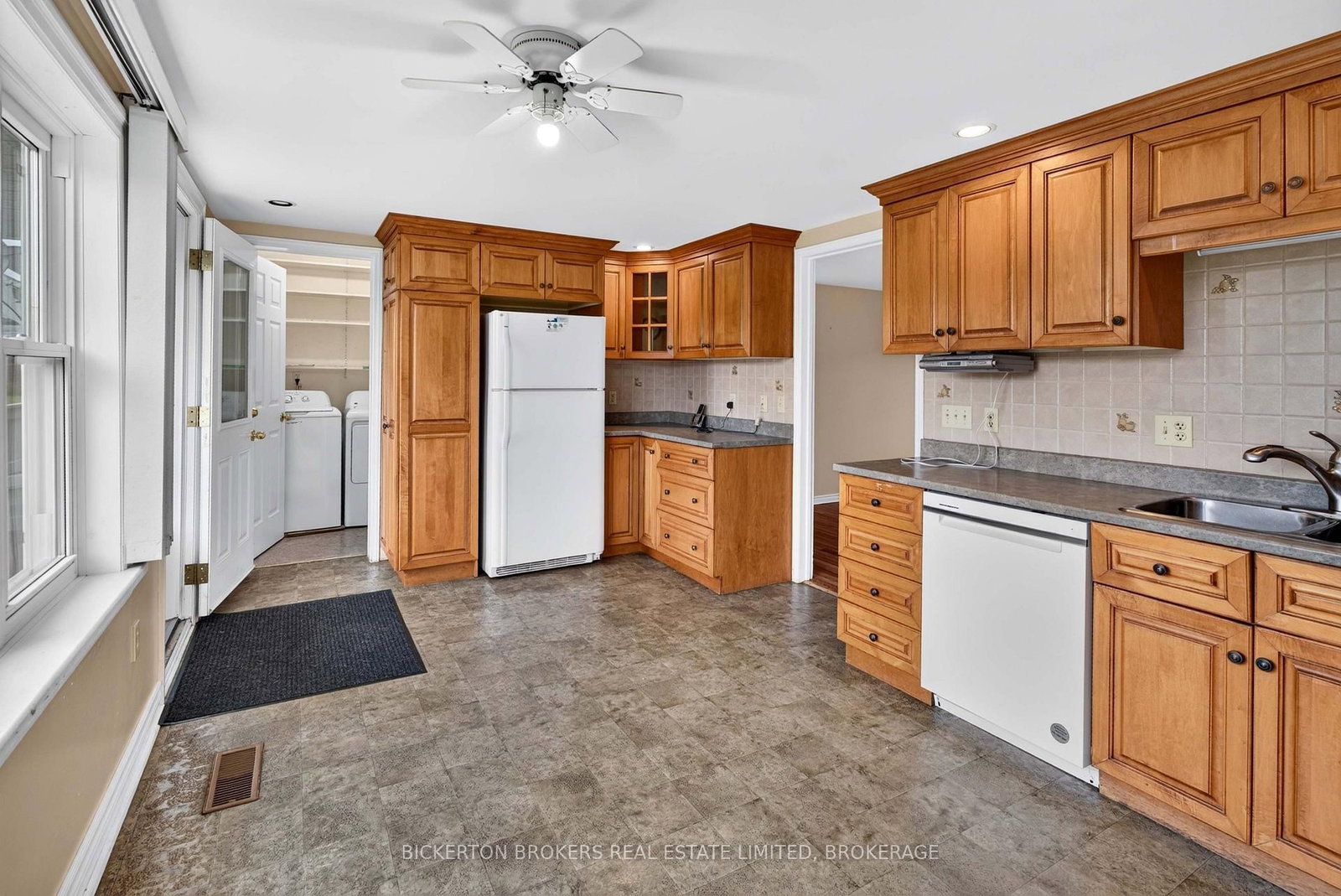 852 Kyes Road • Front of Leeds & Seeleys Bay, ON photo 25