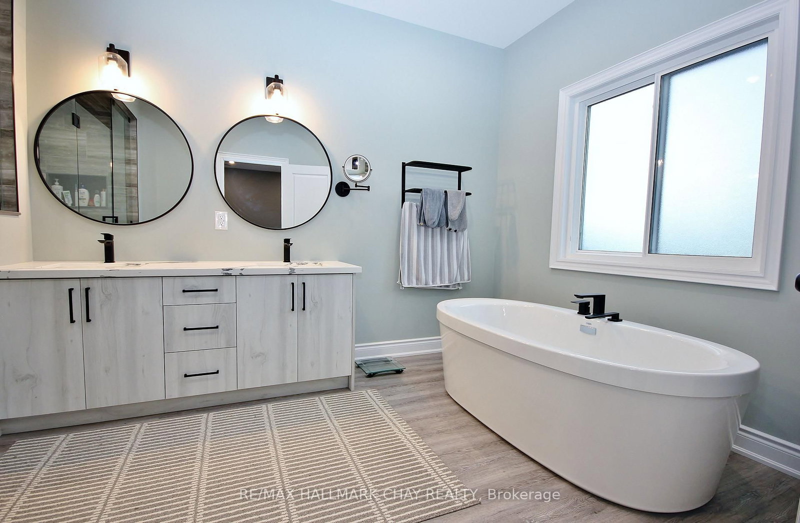 37 HILLSIDE Drive • Georgian Bay, ON photo 16