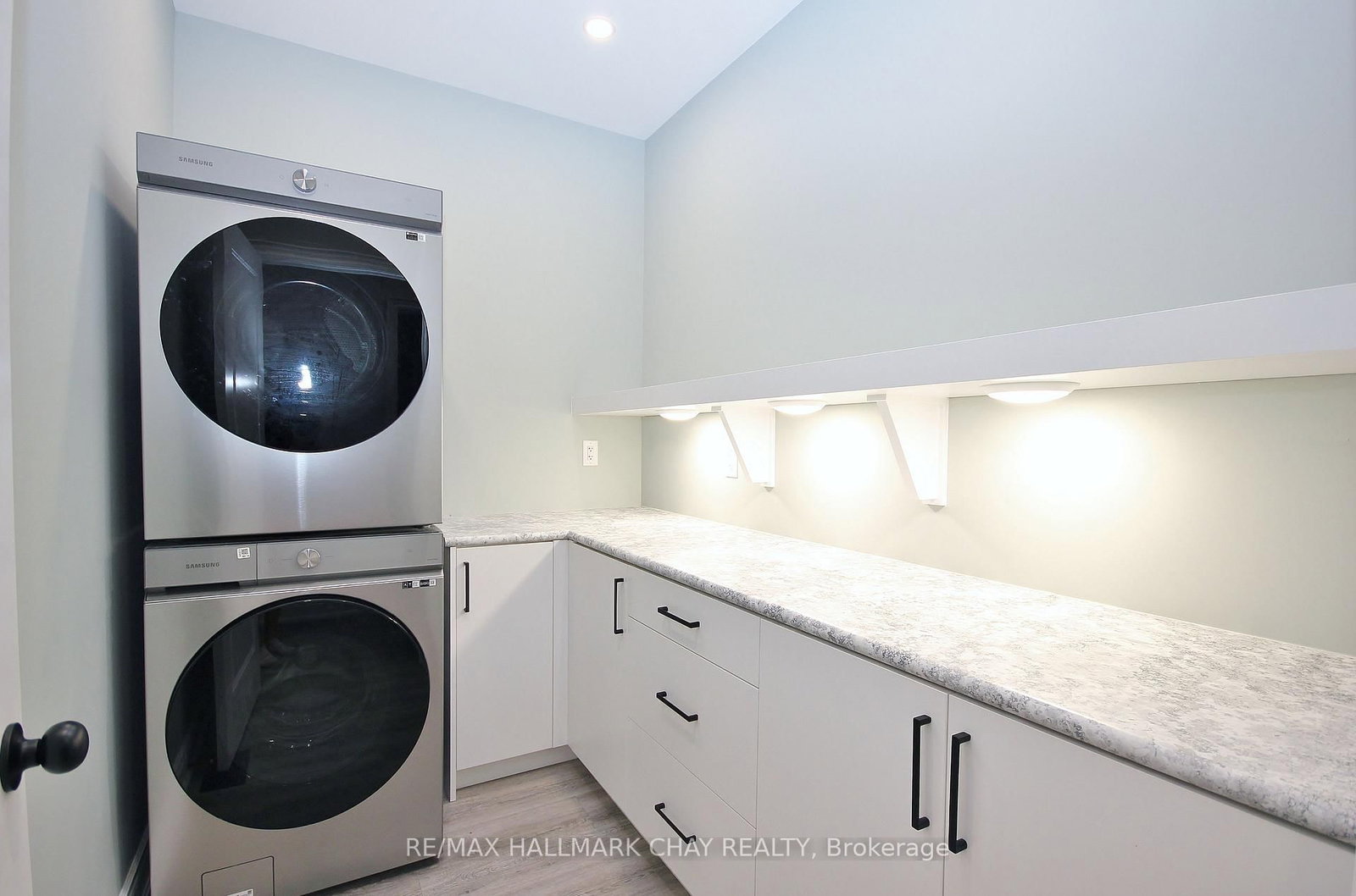 37 HILLSIDE Drive • Georgian Bay, ON photo 20