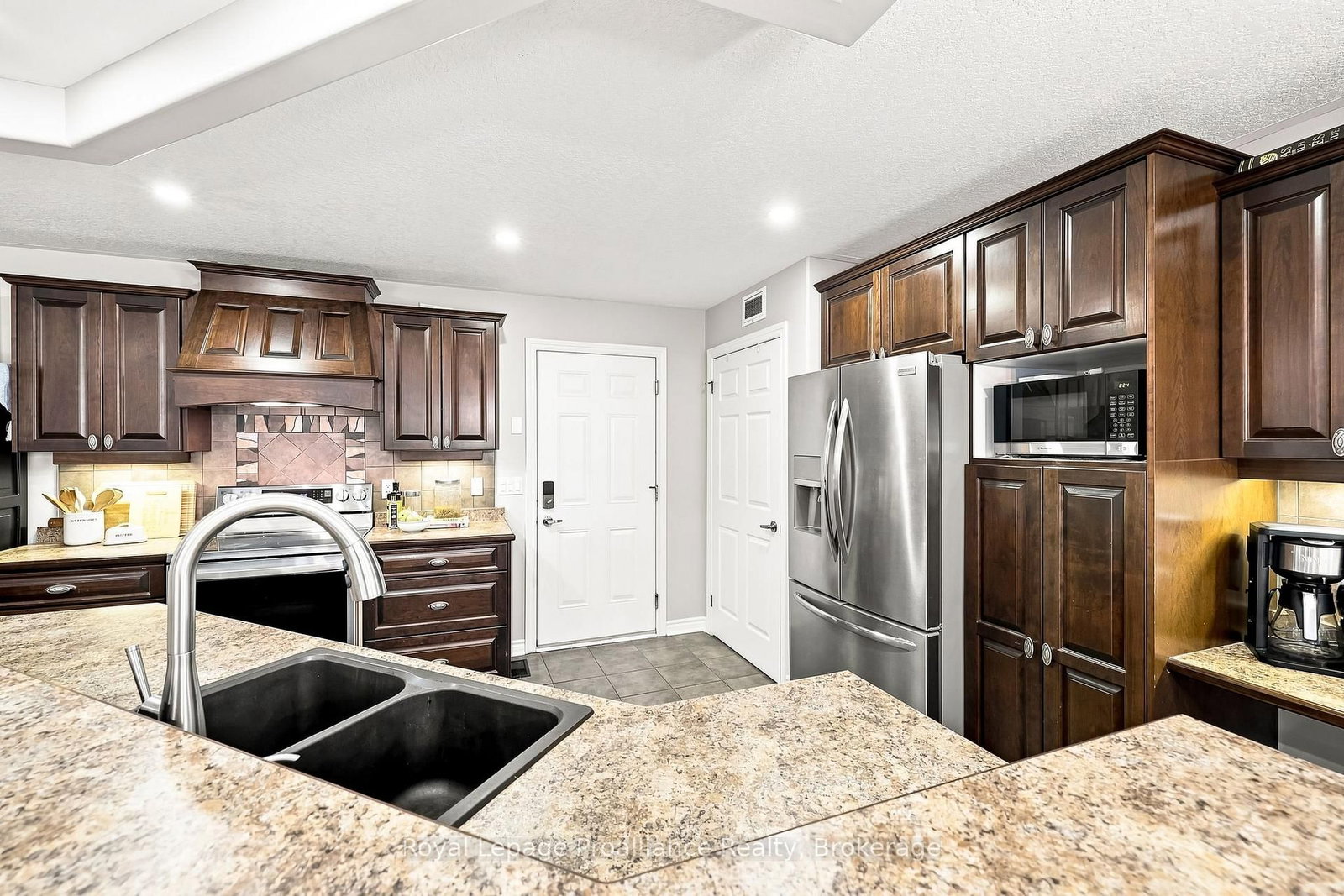 39 Lakewood Crescent • Ingleside, ON photo 9