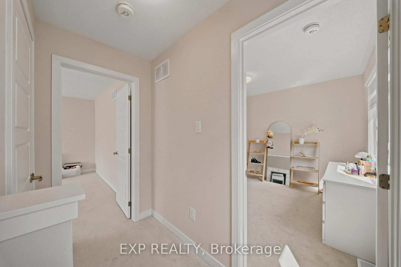69 Lignite Private • Ottawa, ON photo 16