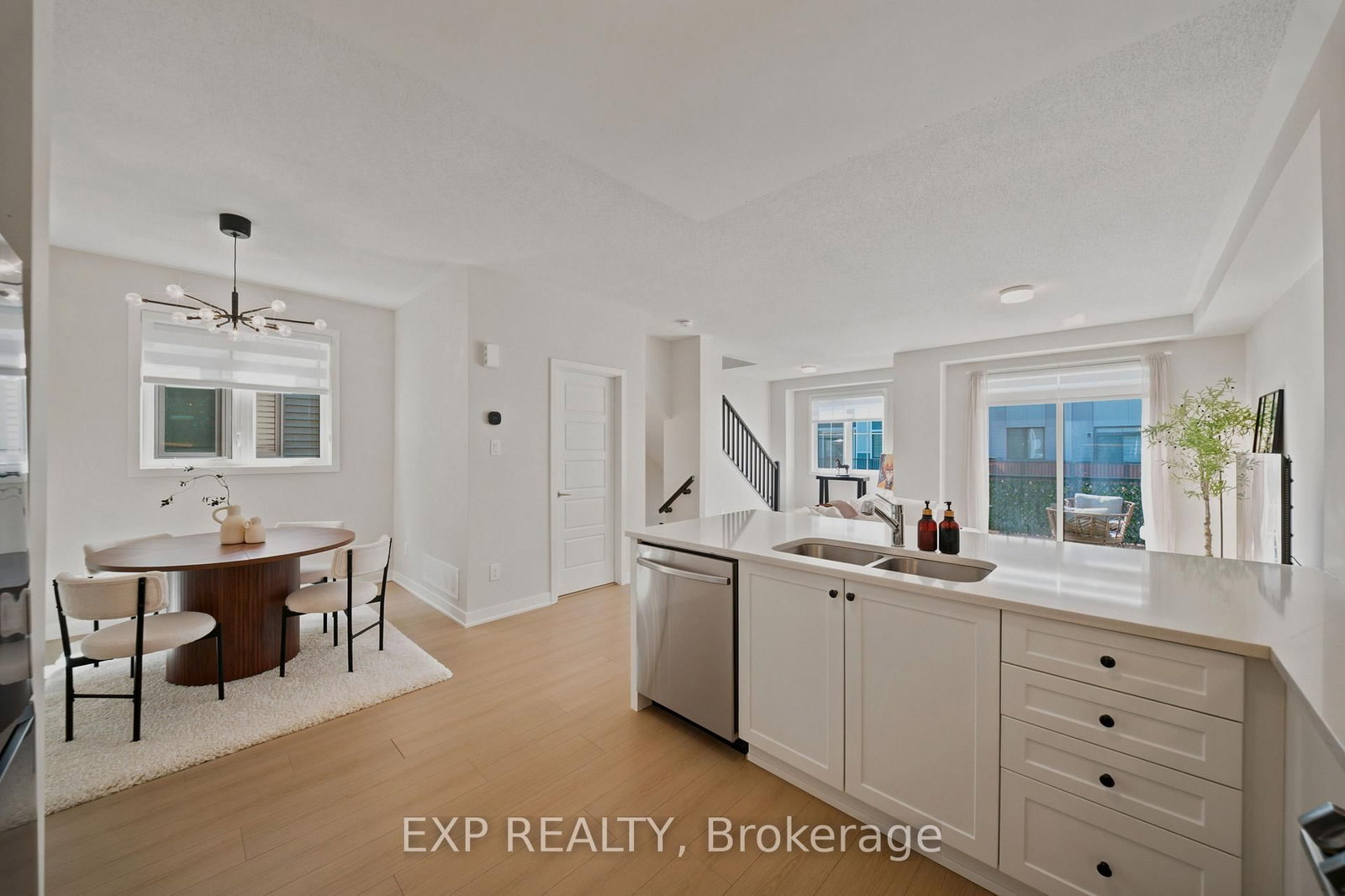69 Lignite Private • Ottawa, ON photo 5