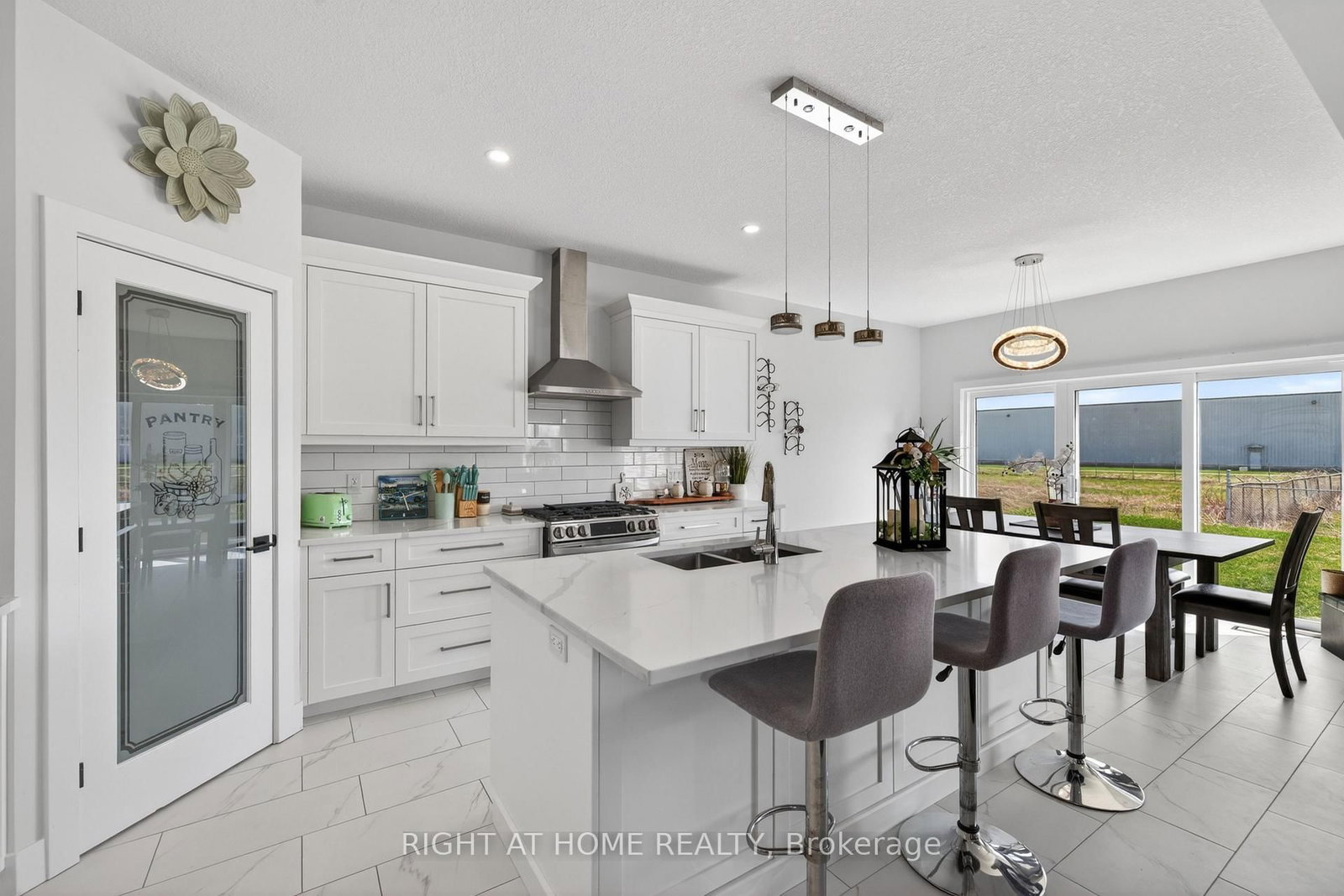 216 Greene Street • South Huron, ON photo 9
