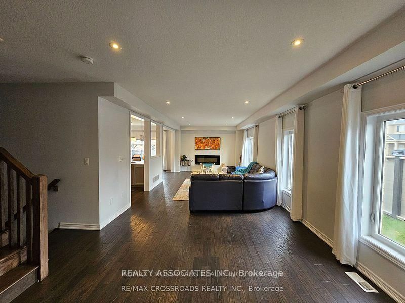 35 Cutts Crescent