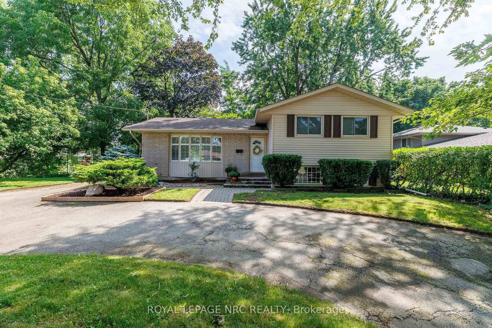 206 Parnell Road • St. Catharines, ON photo 1