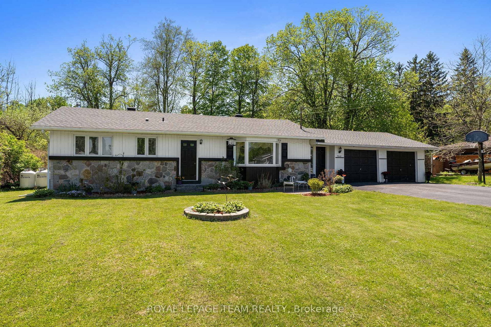 5643 Ficko Crescent • Ottawa, ON photo 1