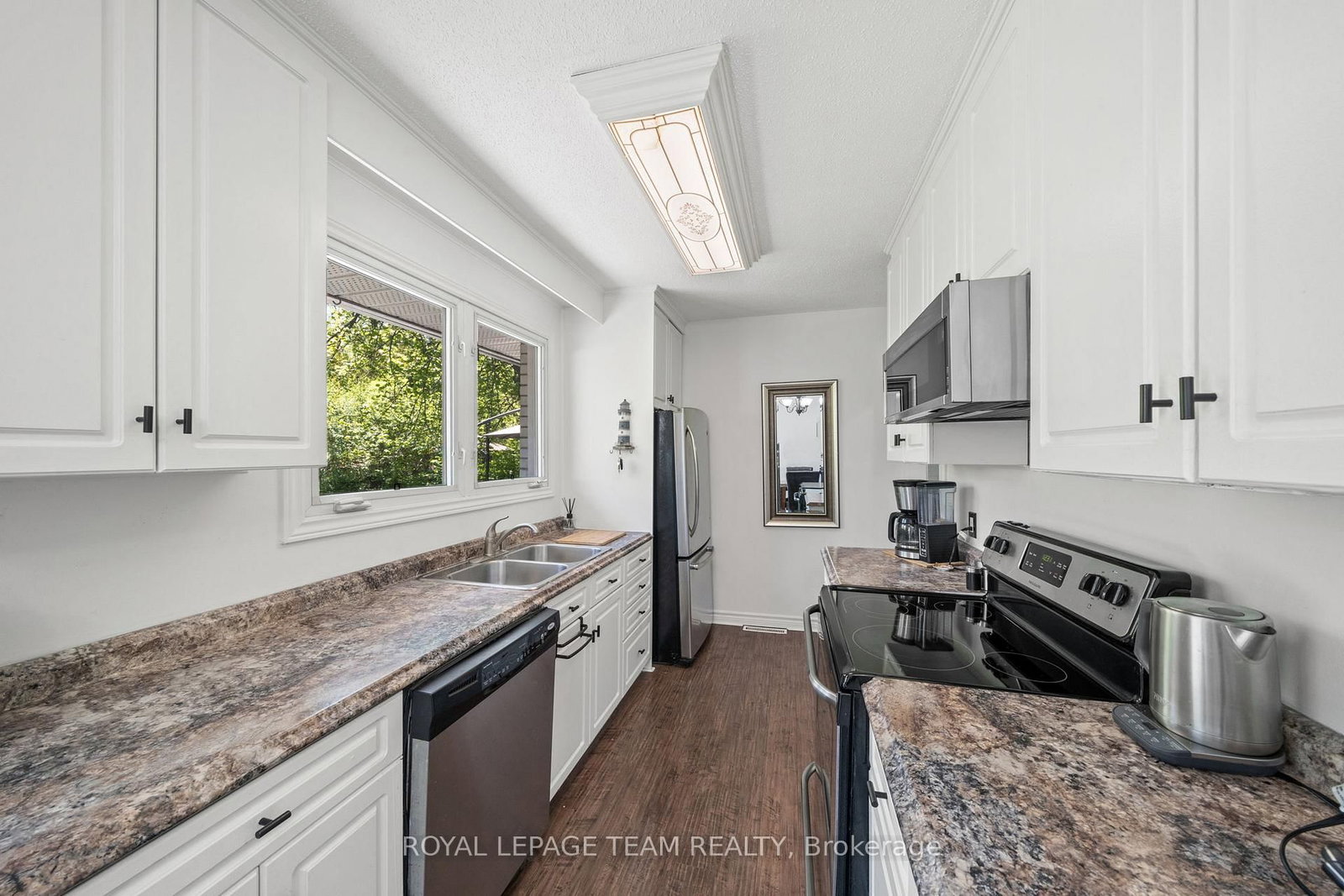 5643 Ficko Crescent • Ottawa, ON photo 8