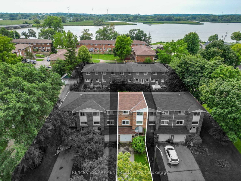 3 - 132 LOCK Street W
