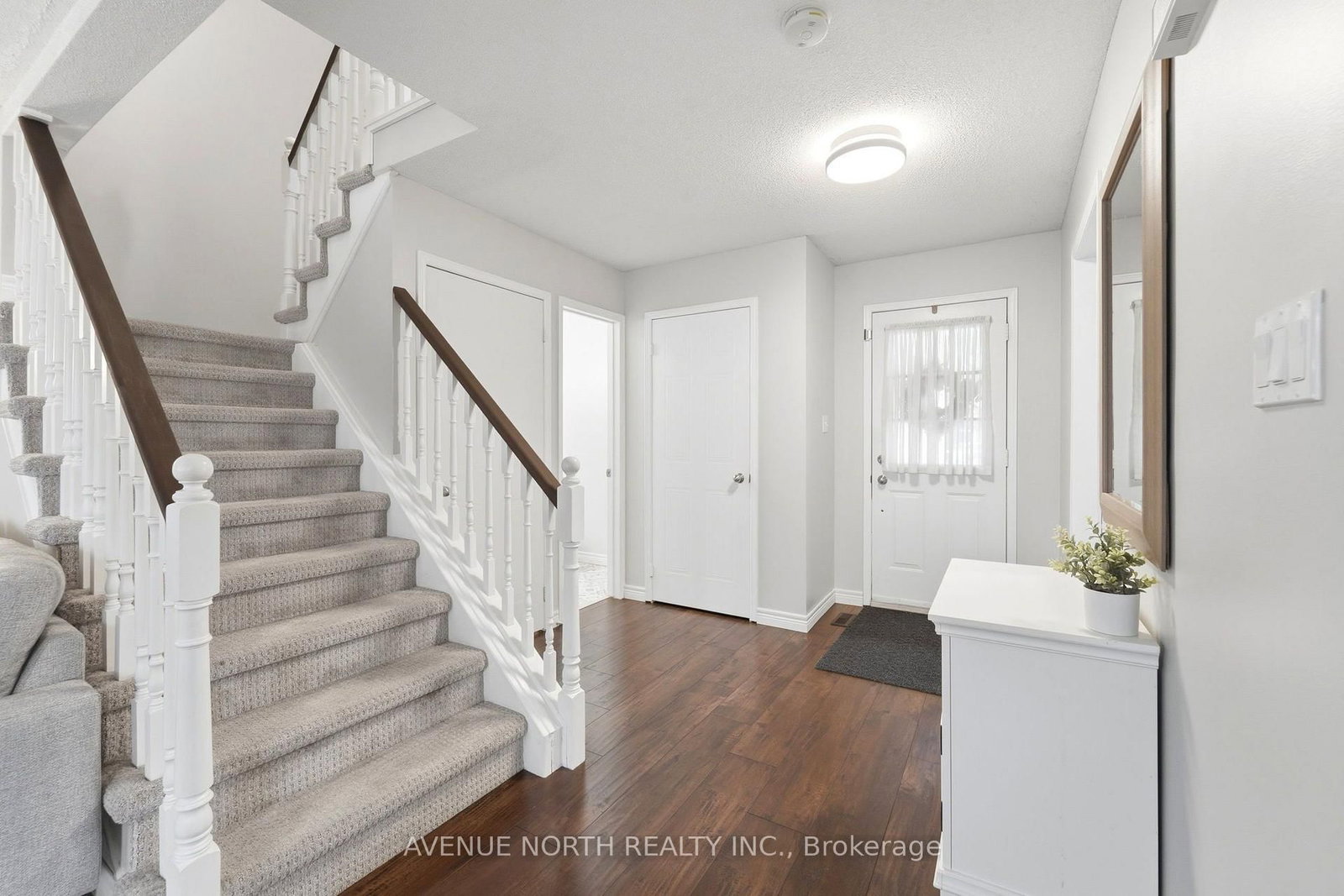 12 Pleasant Grove Terrace • Grimsby, ON photo 3