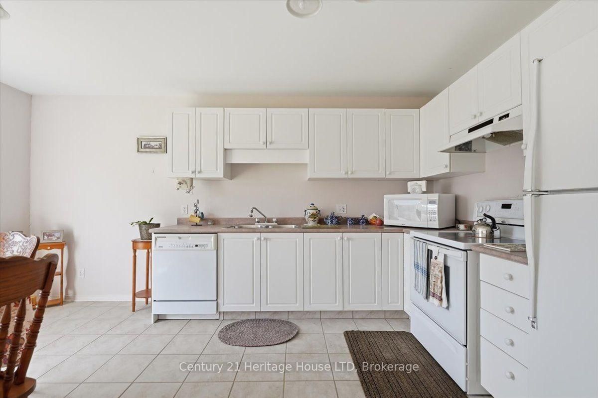 210 Oakcrest Avenue • Welland, ON photo 11