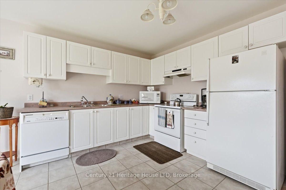 210 Oakcrest Avenue • Welland, ON photo 12