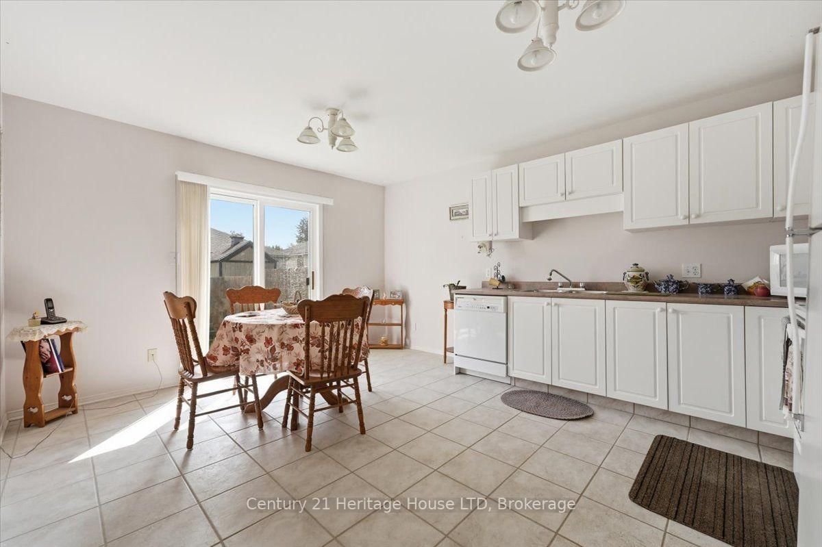 210 Oakcrest Avenue • Welland, ON photo 14