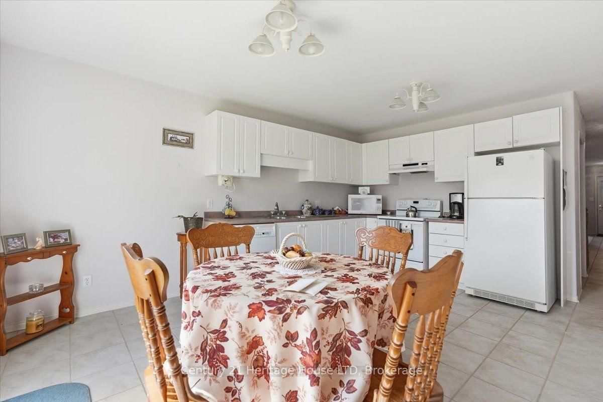 210 Oakcrest Avenue • Welland, ON photo 15