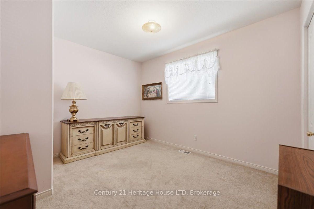 210 Oakcrest Avenue • Welland, ON photo 22