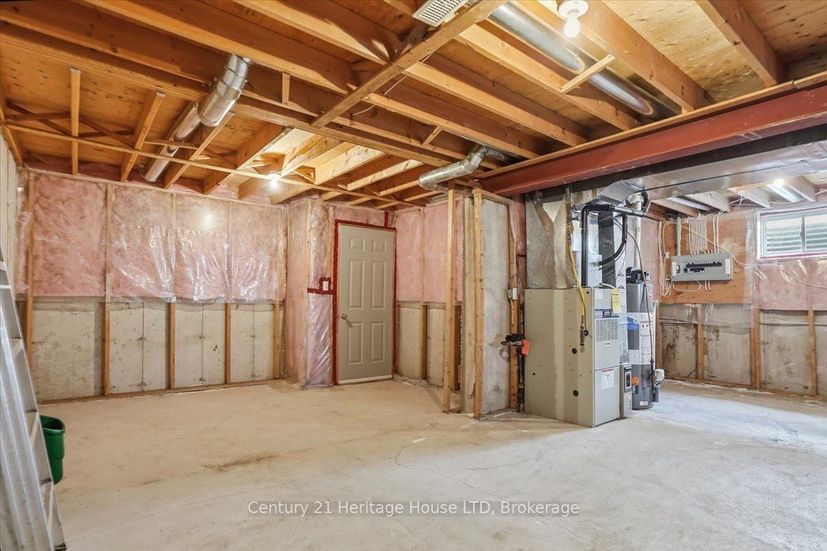 210 Oakcrest Avenue • Welland, ON photo 26