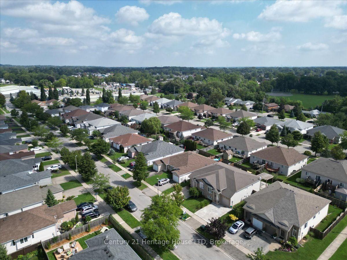 210 Oakcrest Avenue • Welland, ON photo 40