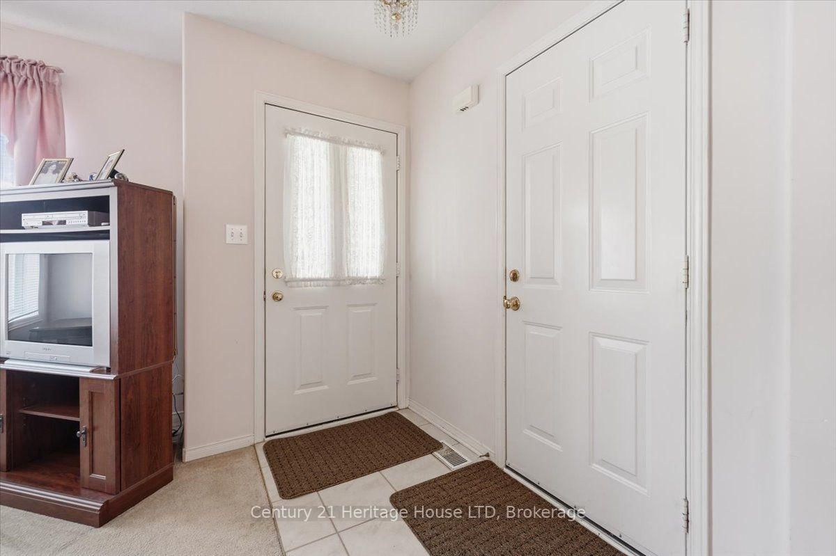 210 Oakcrest Avenue • Welland, ON photo 5