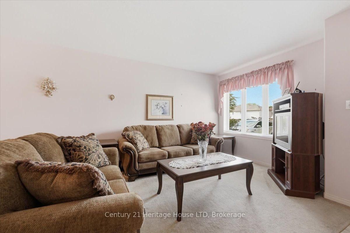 210 Oakcrest Avenue • Welland, ON photo 6