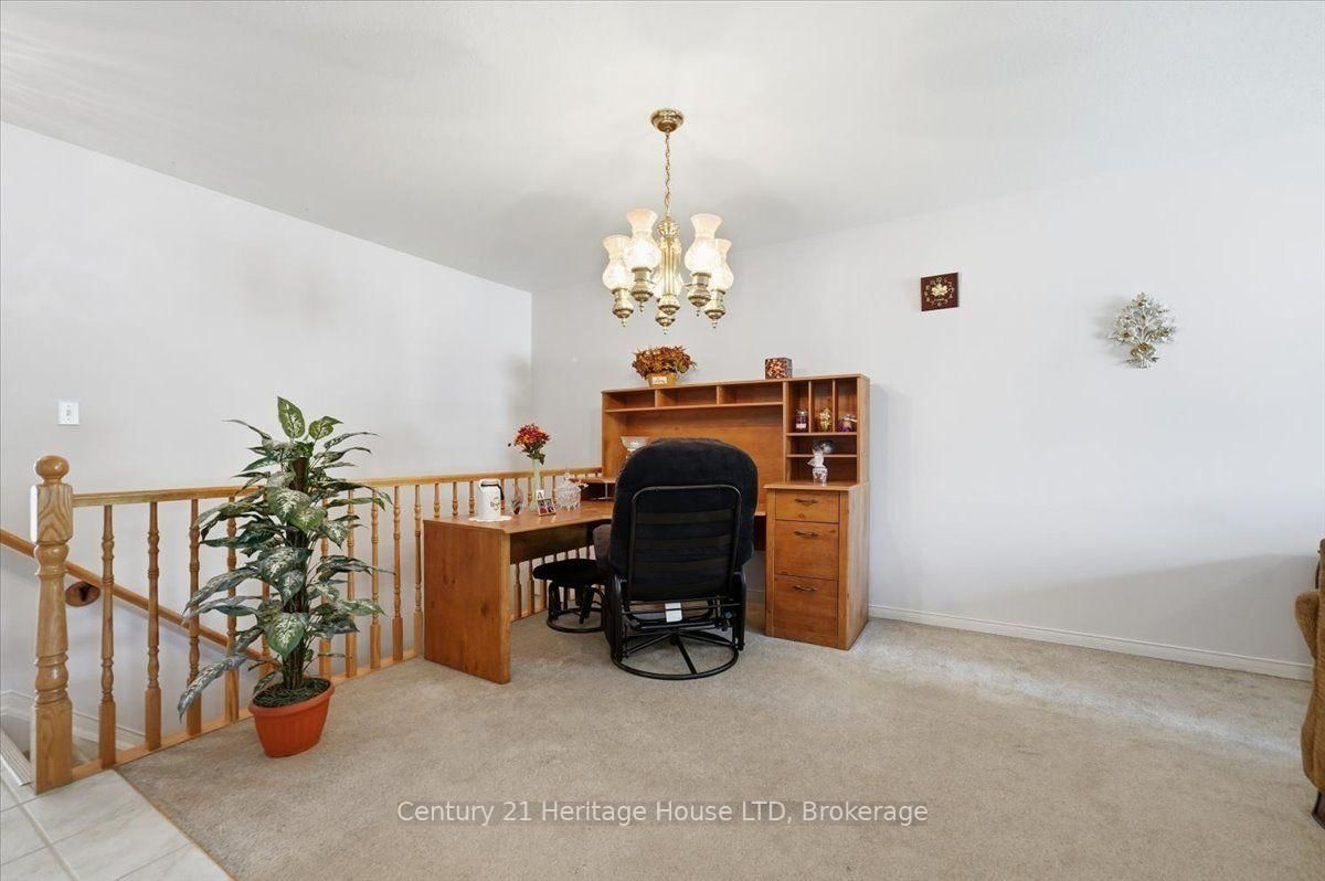 210 Oakcrest Avenue • Welland, ON photo 9