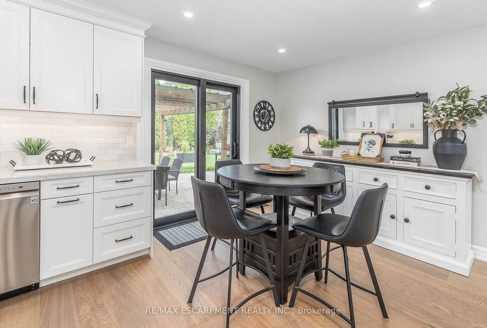 90 Surrey Drive • Hamilton, ON photo 13
