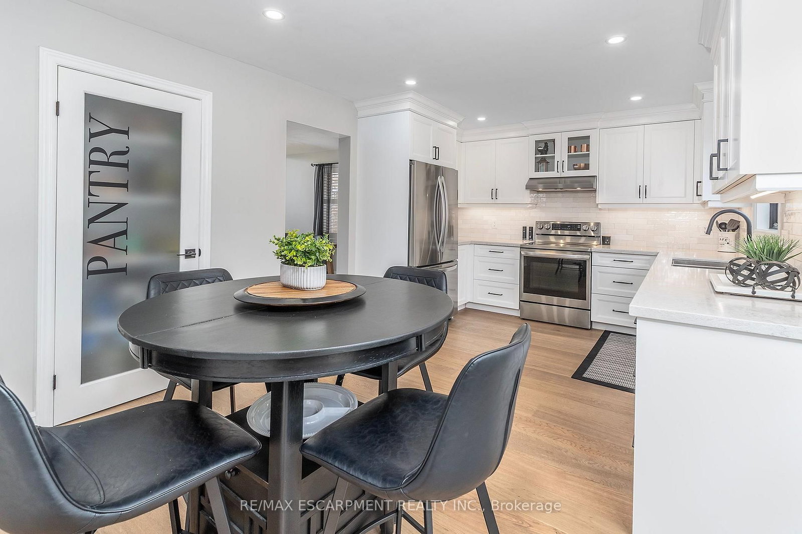 90 Surrey Drive • Hamilton, ON photo 14