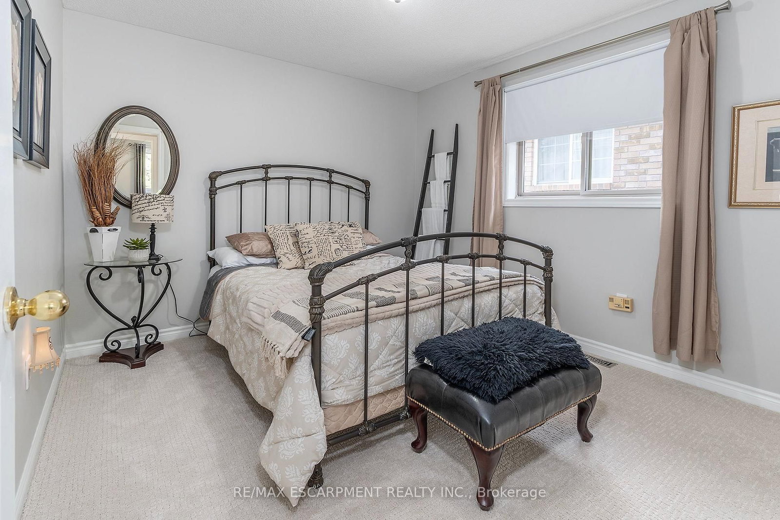 90 Surrey Drive • Hamilton, ON photo 18