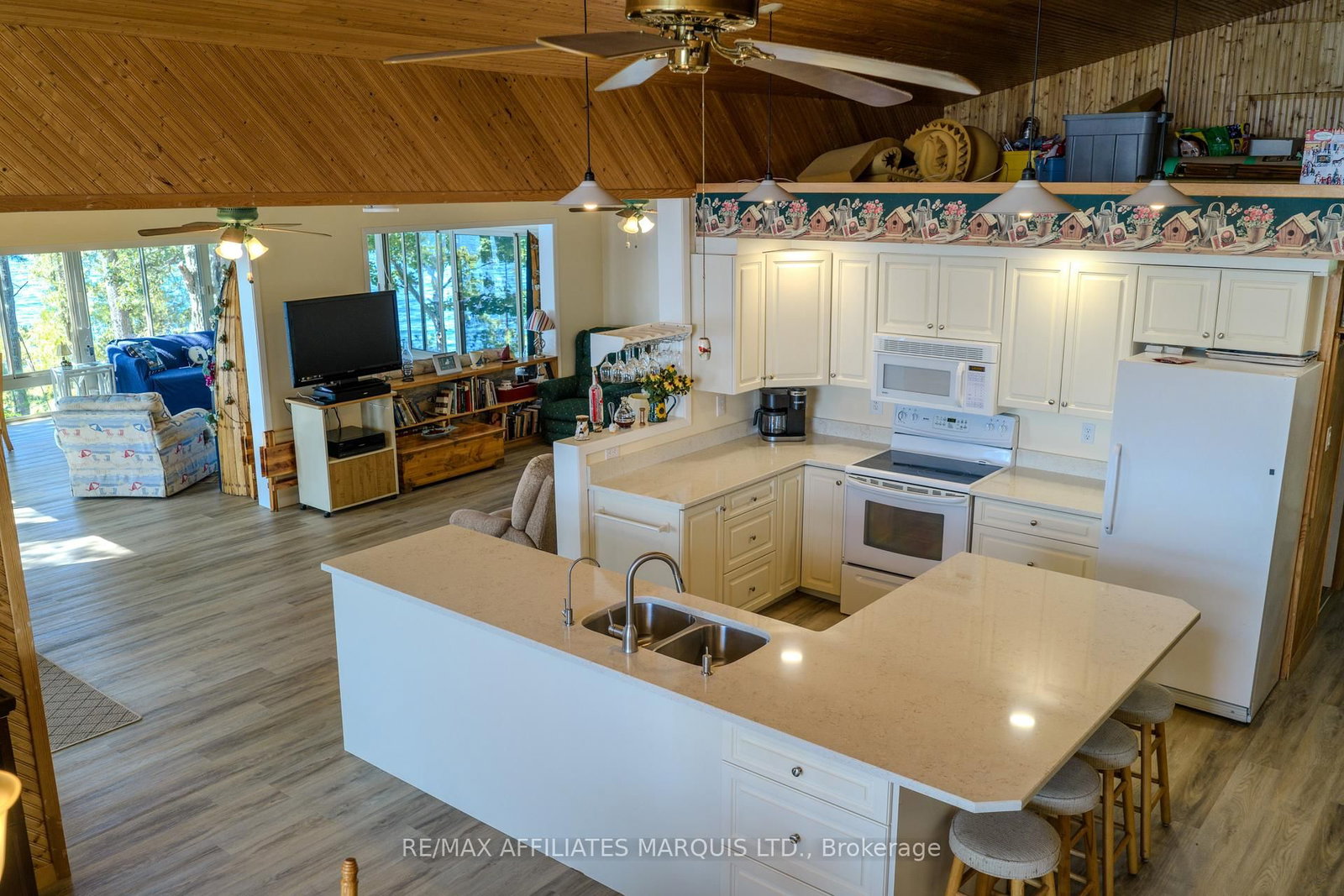 1 Island 49 Island • Leeds and the Thousand Islands, ON photo 19
