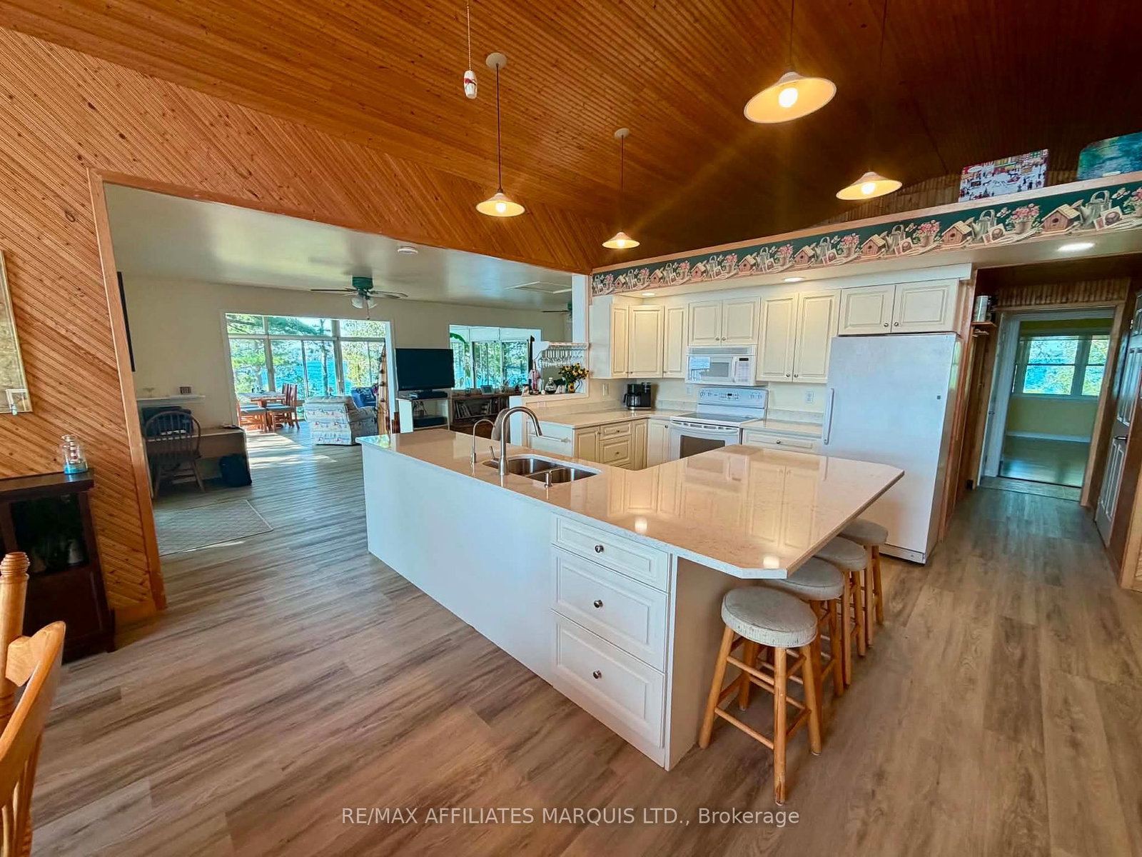 1 Island 49 Island • Leeds and the Thousand Islands, ON photo 20