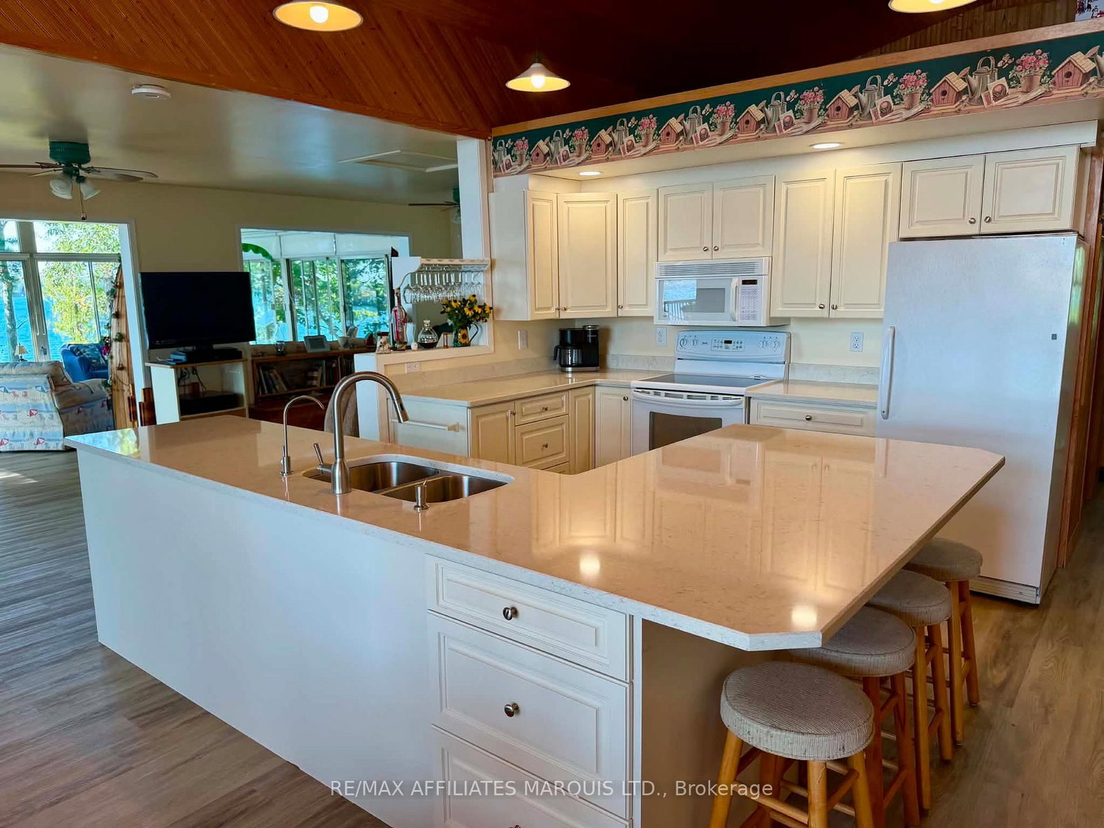 1 Island 49 Island • Leeds and the Thousand Islands, ON photo 21